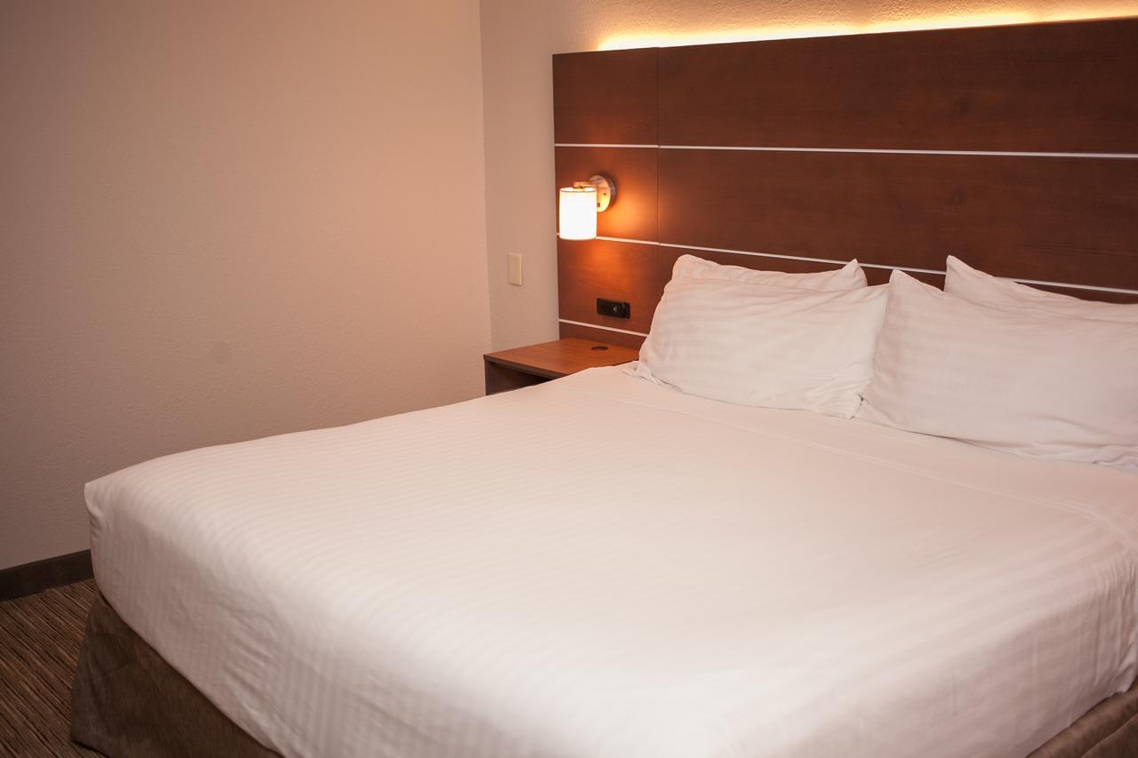 Holiday Inn Express & Suites Logan, An Ihg Hotel Bagian luar foto