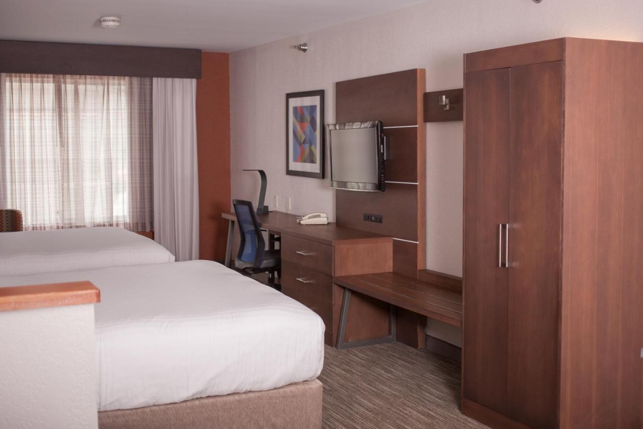 Holiday Inn Express & Suites Logan, An Ihg Hotel Bagian luar foto