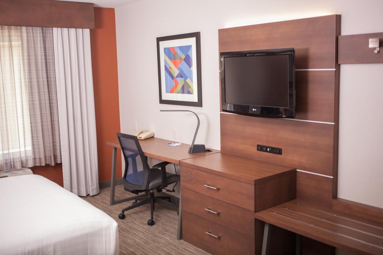 Holiday Inn Express & Suites Logan, An Ihg Hotel Bagian luar foto