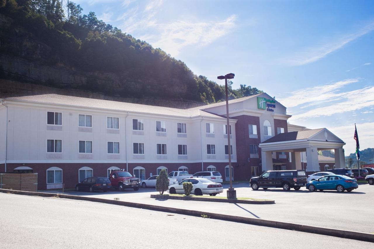 Holiday Inn Express & Suites Logan, An Ihg Hotel Bagian luar foto